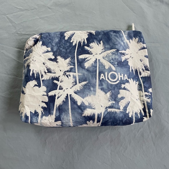 Mid Pouch | Coco Palms - Picture 3 of 5
